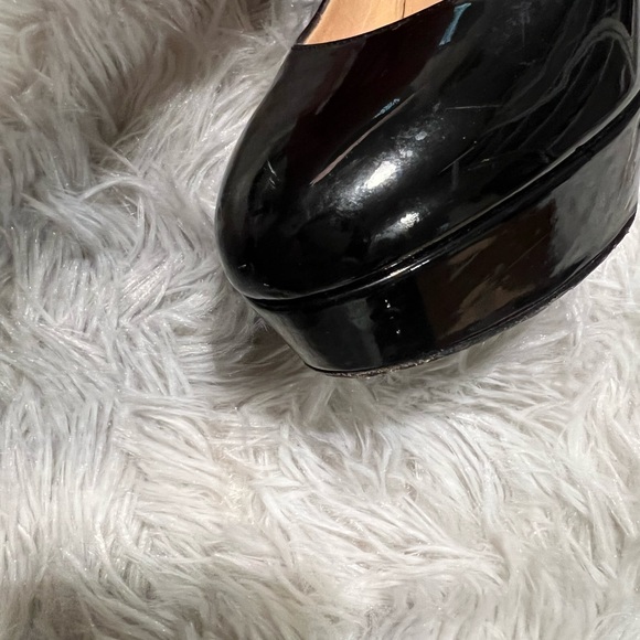 Christian Louboutin Bianca Patent Pump - Picture 7 of 13